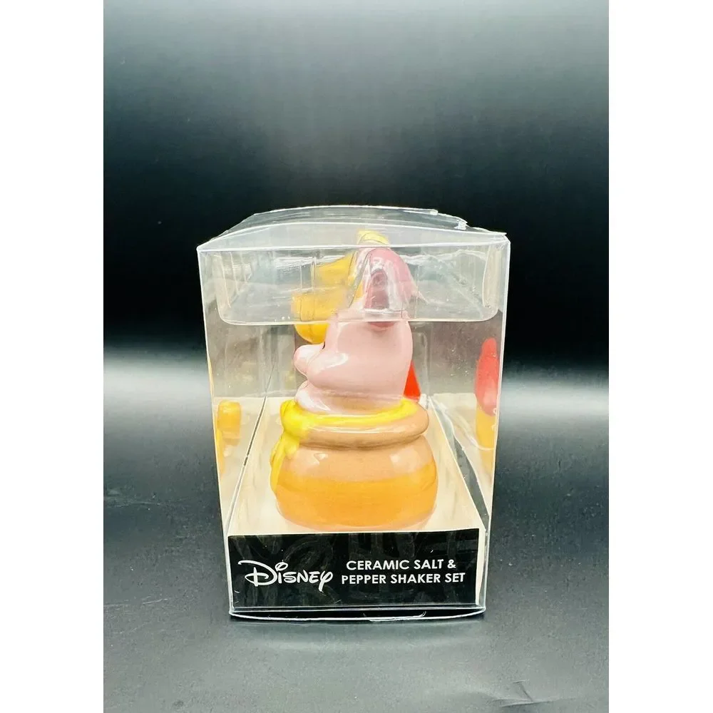 Disney Winne the Pooh & Piglet Ceramic Salt And Pepper Shaker Set NEW